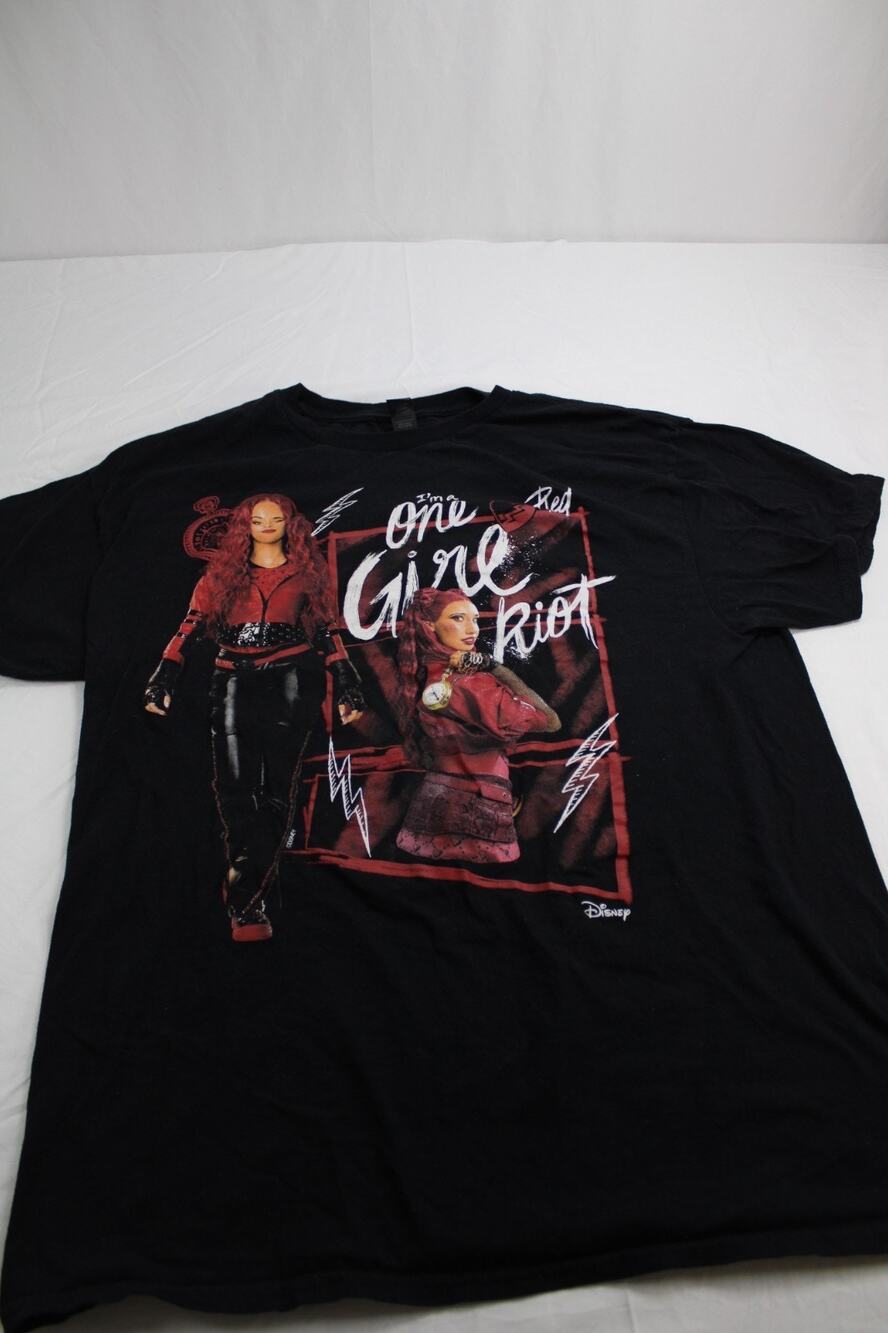 Disney Descendants Rise of Red Mens L Black One Girl Riot Graphic T Shirt
